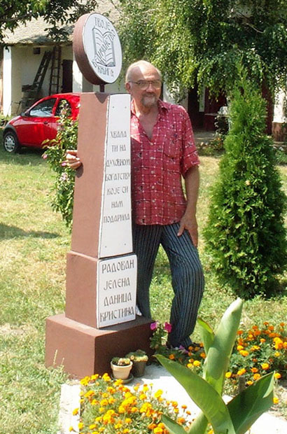 Војвођанске приче: У дворишту родне куће споменик - књизи